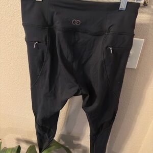 Carrie underwood black leggings